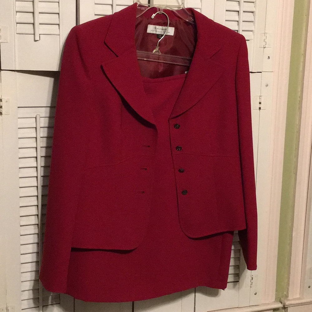 2 piece suit. Tahari Arthur S Levine